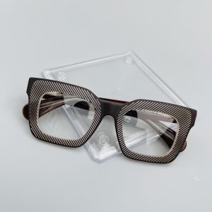 Premium quality acetate frame in brown.